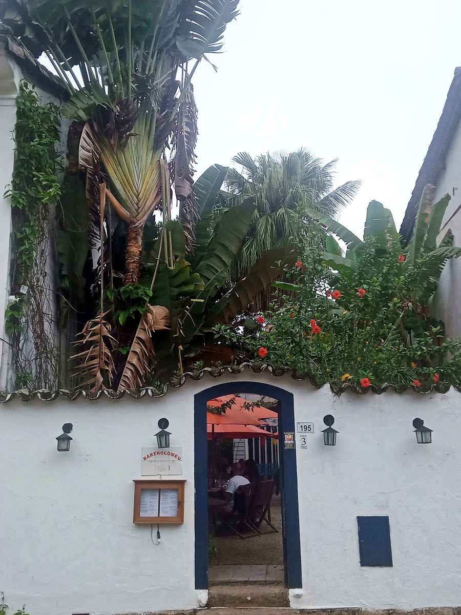 Местный ресторанчик