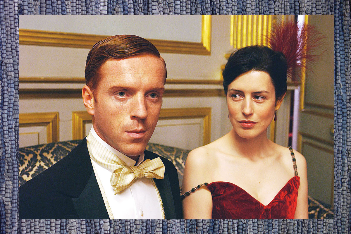 Вот так представлюят себе Сомса и Ирэн режиссёры британского телесериала «Сага о Форсайтах» 2002 года — Кристофер Менол и Дэвид Мур. Хотя Голсуорси сто раз сказал, что у Ирэн золотистые волосы, темные глаза, она очень обаятельная и мягкая. Более противоположного трудно сыскать: актриса худая, угловатая, жесткая, с черными волосами, злым лицом и похожа на лошадь.