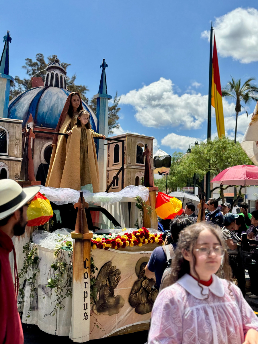 День независимости город Куэнка Эквадор