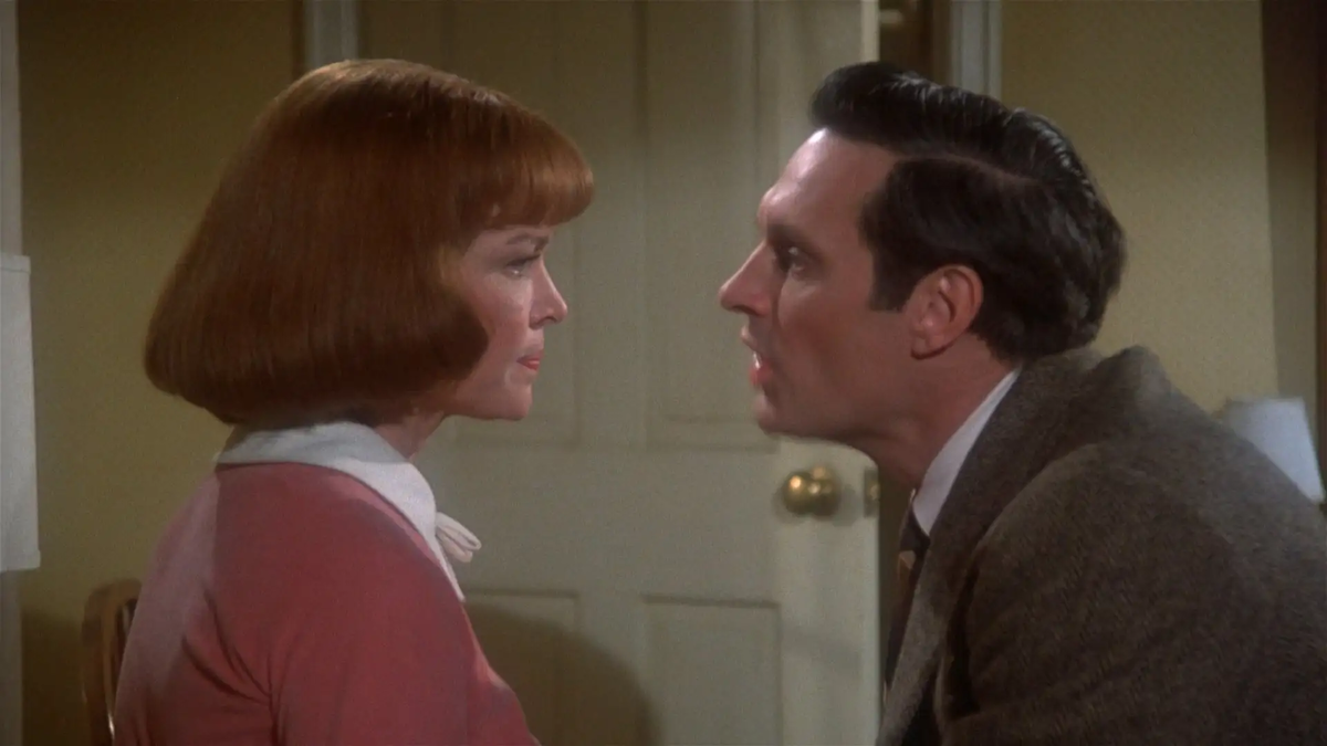 Также или так же. В то же время е. В то же время е. Человек с часами. Чтобы как пишется.