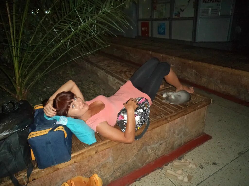 На автовокзале.