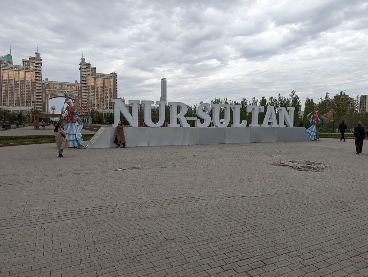 Сколько ж раз переделывали эту надпись...