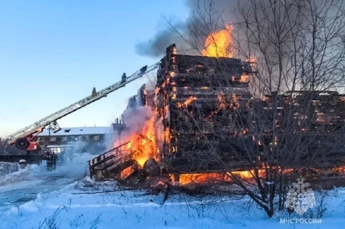    Два человека погибли на пожаре в частном доме в Якутии
