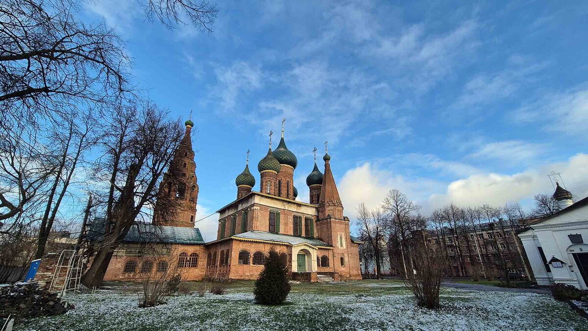Храм Николы Мокрого — одна из старейших церквей Ярославля, памятник зодчества допетровских времен