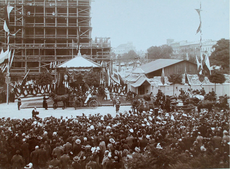 Место строительсвто собора Александра-Невского, приезд императора Николая II.