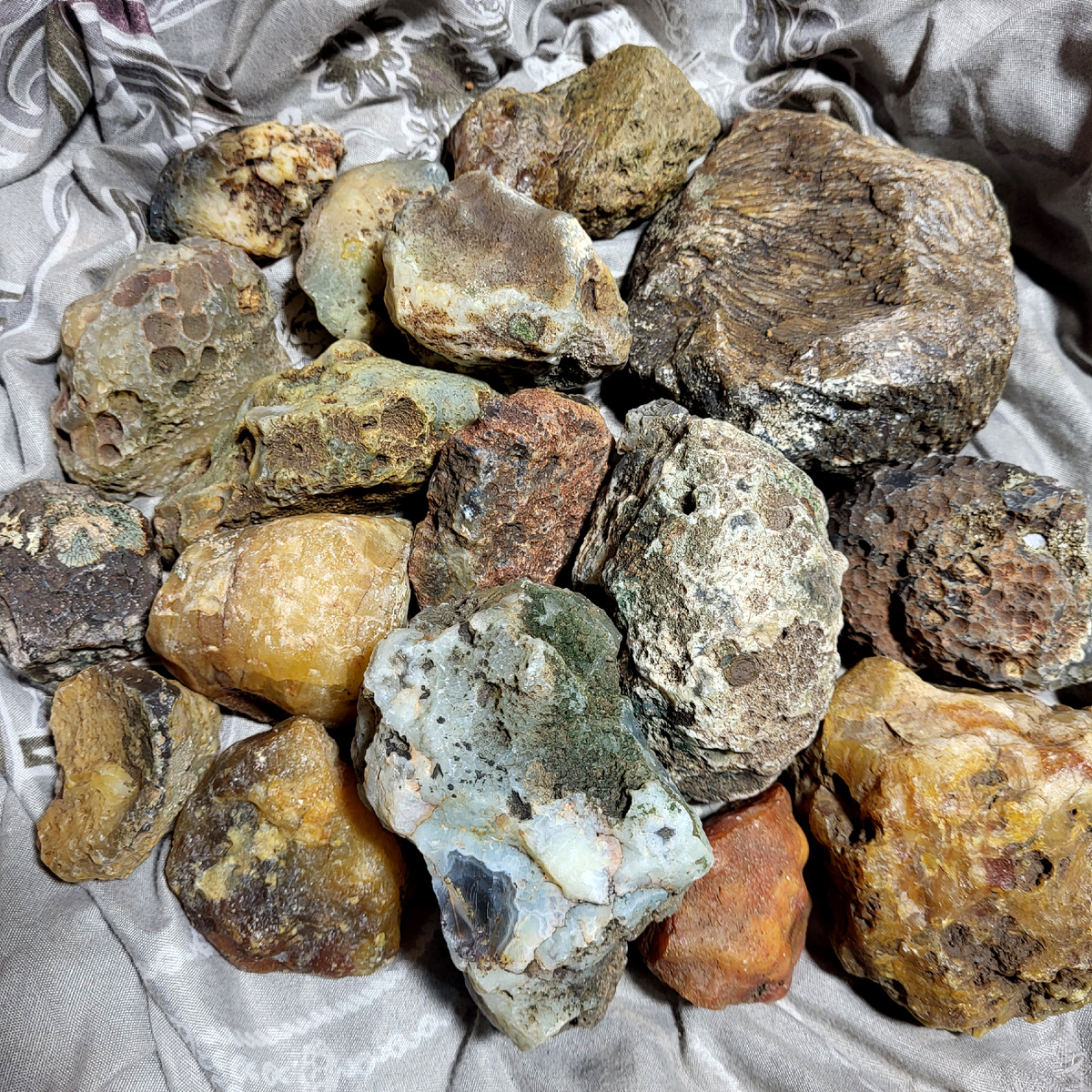 Те самые камни дикари, на лицо ужасные, красивые внутри