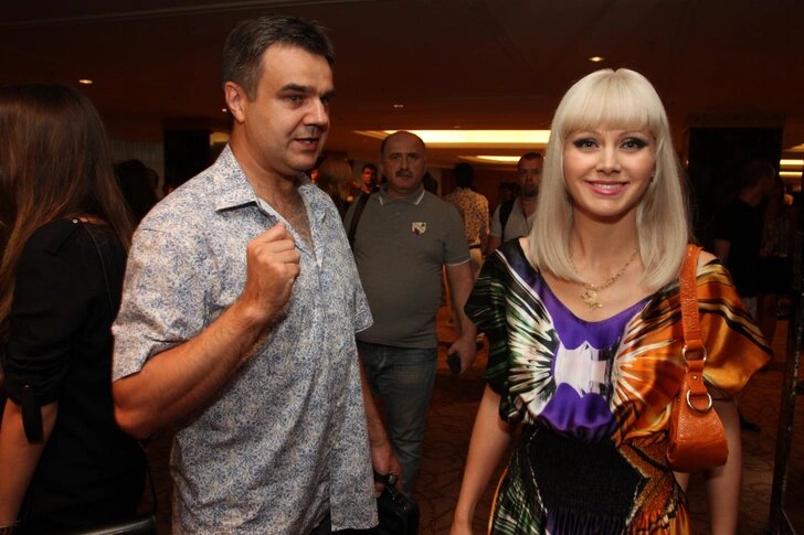 Рудин занимался карьерой супруги