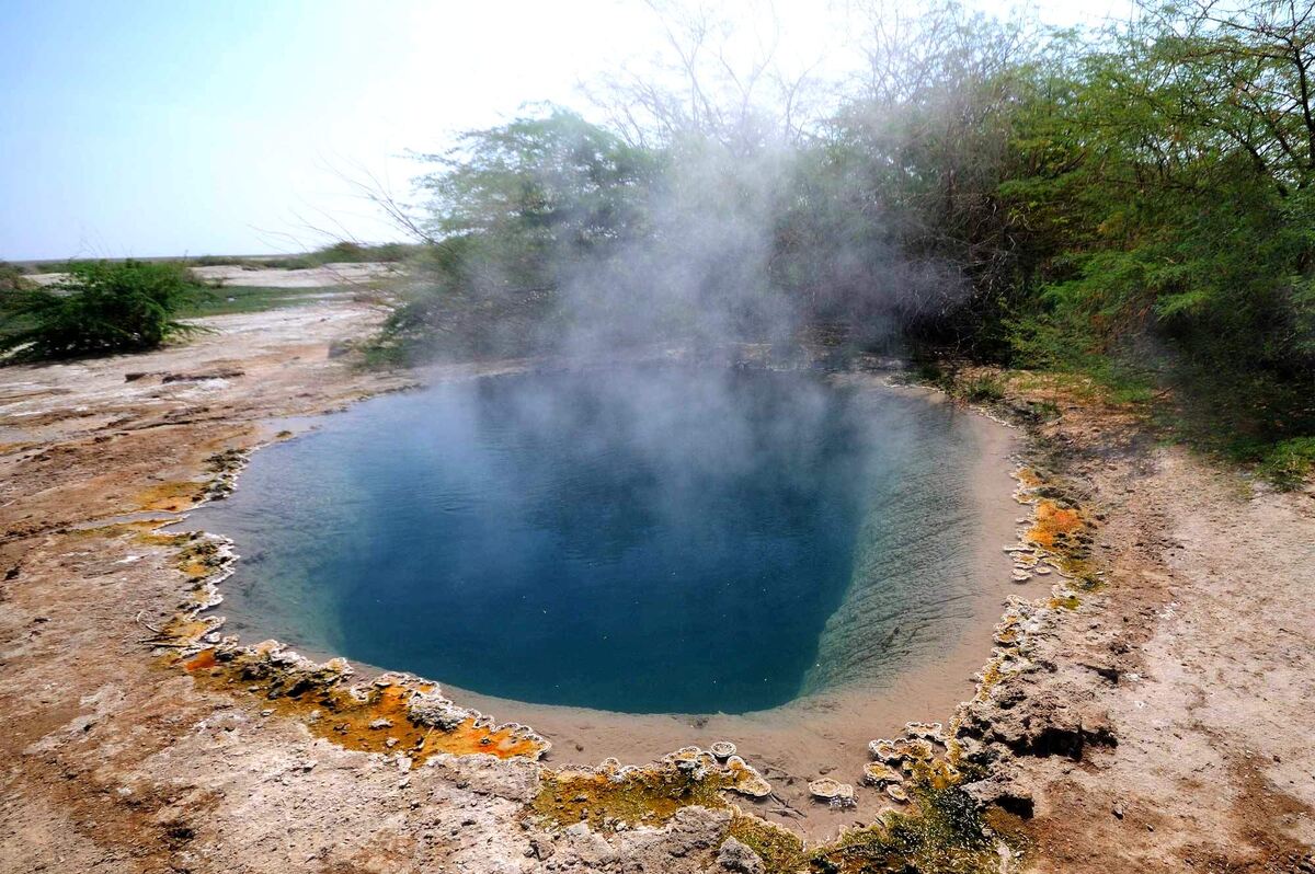 Геотермальные воронки Алалобеда. Источник: Яндекс картинки