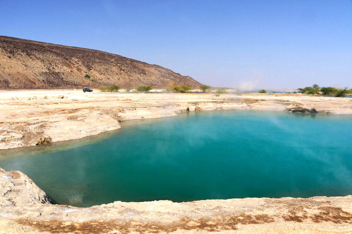 Геотермальная воронка Алалобеда. Источник: Яндекс картинки