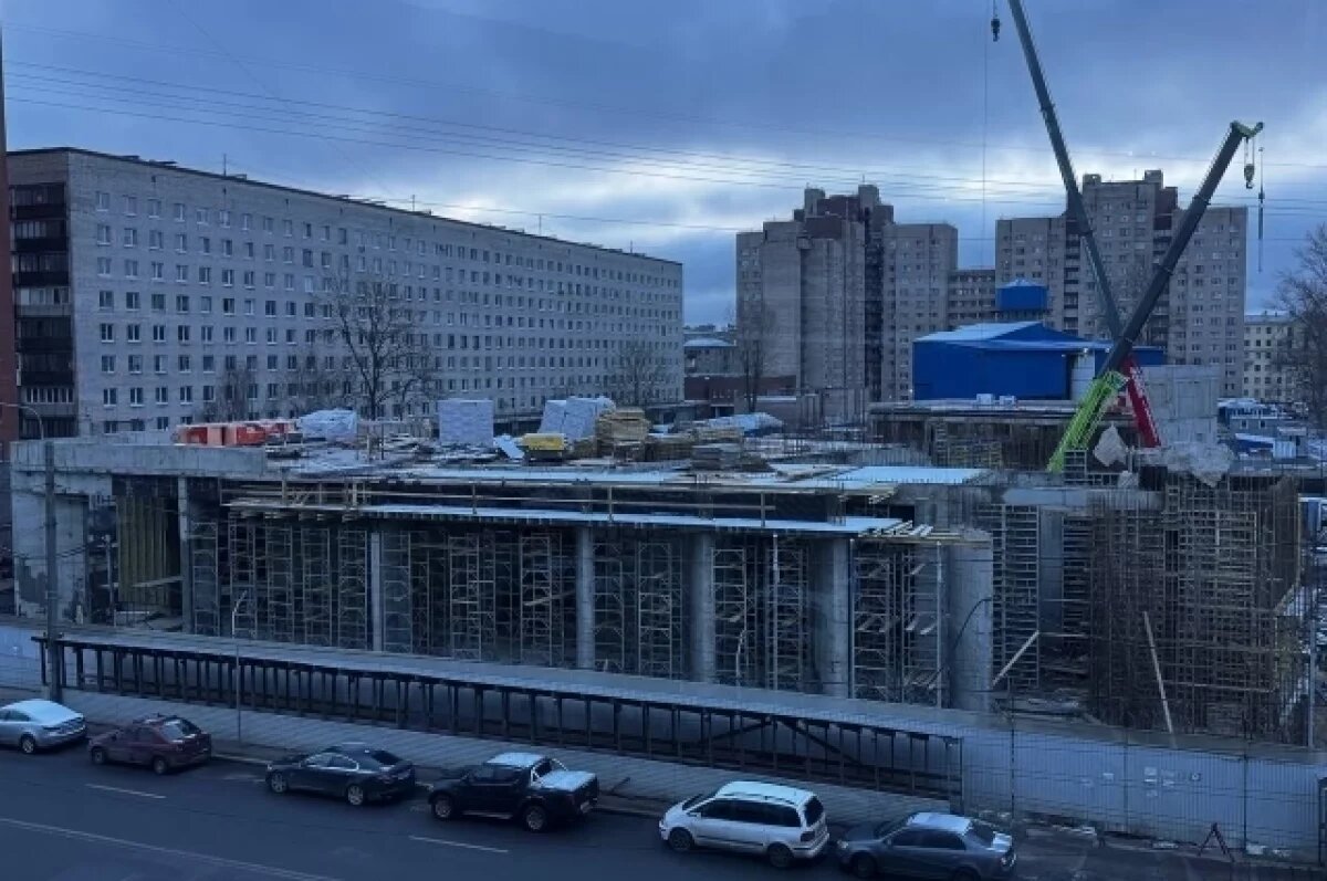    В вестибюле станции «Путиловская» в Петербурге начались отделочные работы