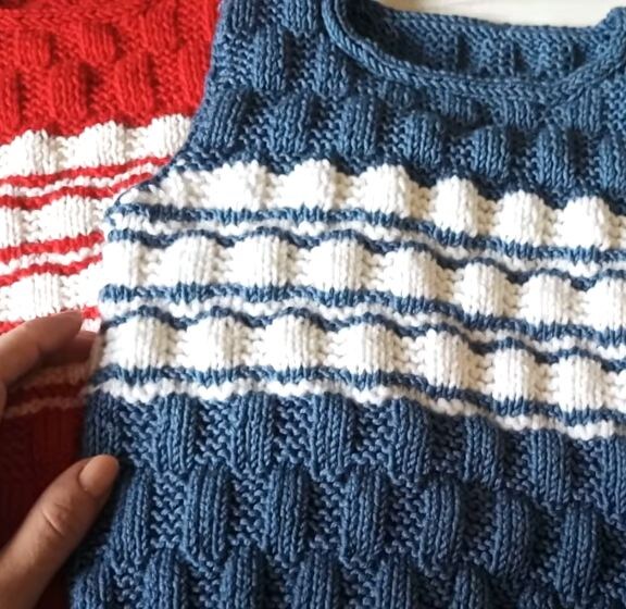    Детская жилетка спицами от Наталии Савицкой   
Источник: Скриншот из видео