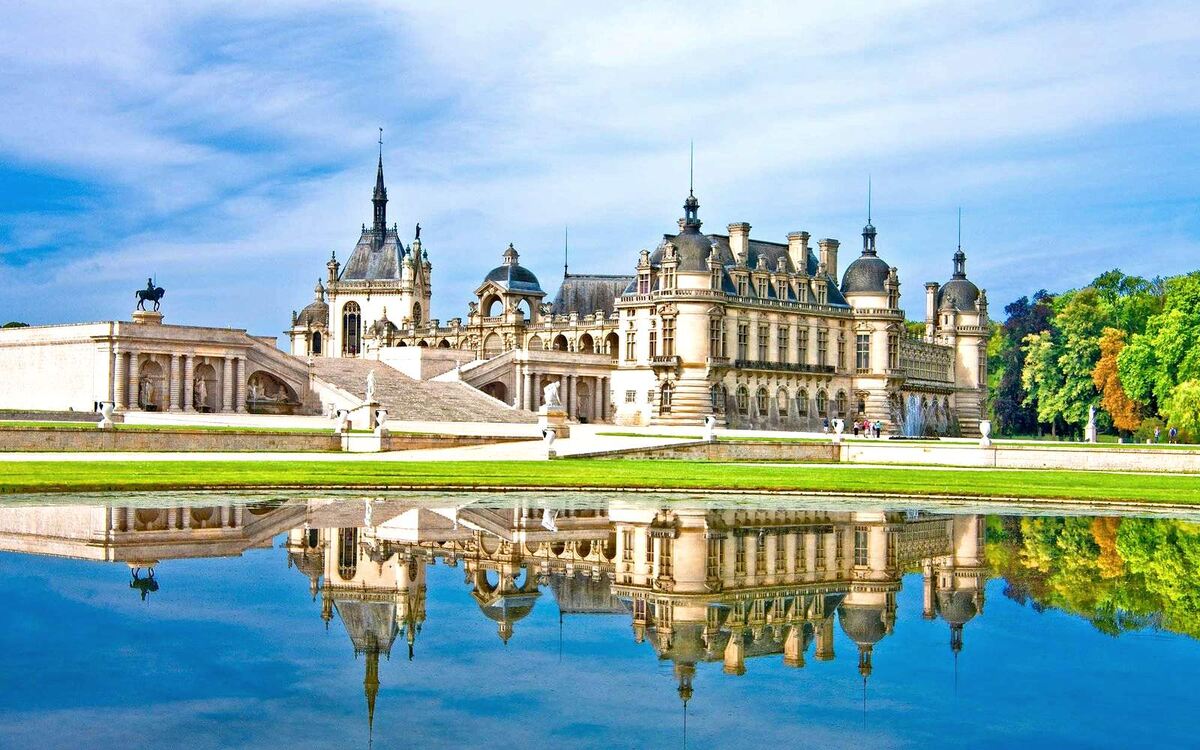 Замок Шантийи, Франция. Источник: Яндекс картинки