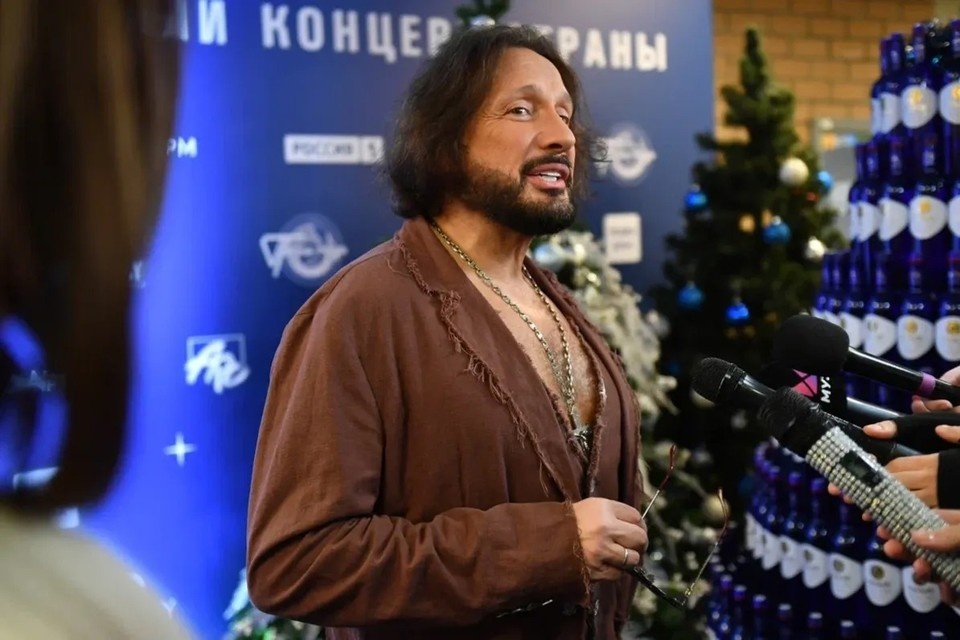    Любимец дам Стас Михайлов сразил своей формой атлета Евгения ГУСЕВА