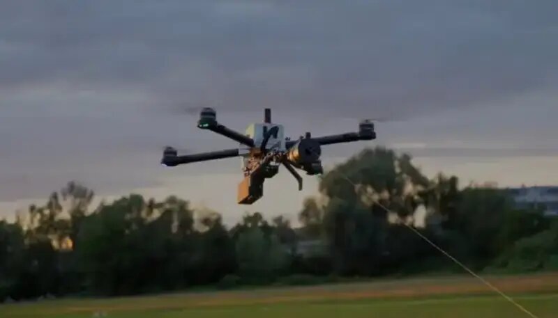 Провод сзади и есть оптоволокно