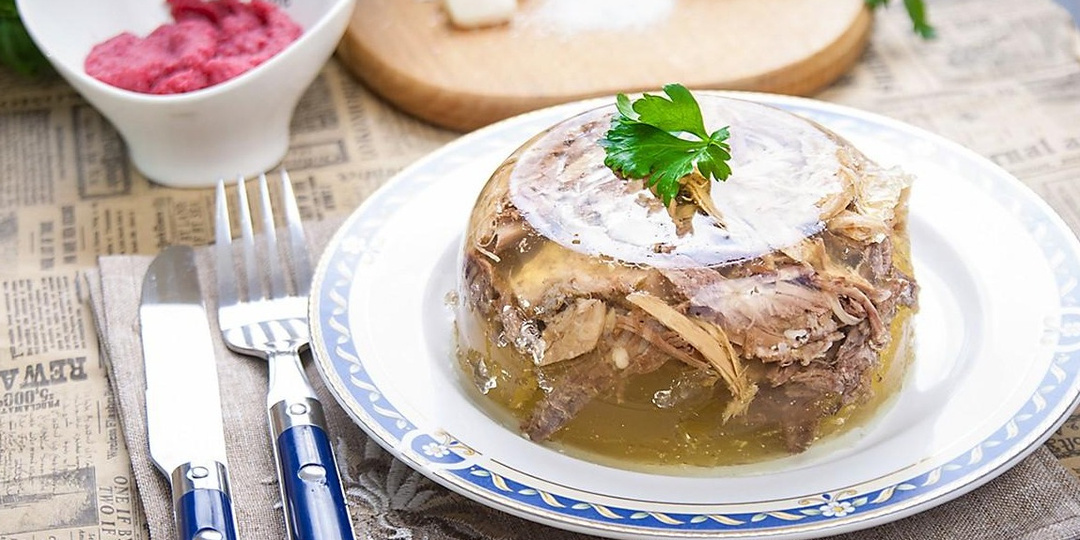 Сварил прозрачный холодец из трех видов мяса: пошаговый рецепт с замачиванием и застыванием (полное время приготовления 28 часов)