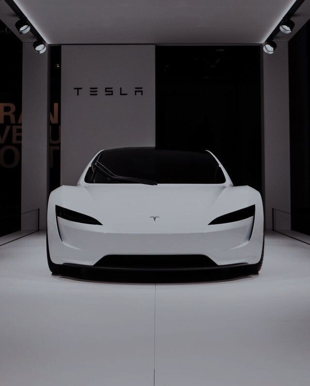 Tesla Model Y  White (фото могут быть не правильными, поэтому без хейта)