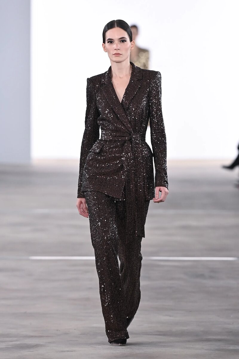 Badgley Mischka Fall 2024 - очарование винтажного гламура 