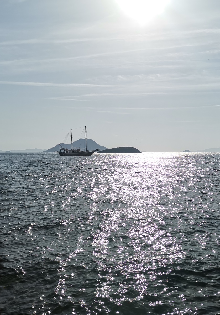 Хоть фото и не новогодние, желаю вам самых приятных впечатлений в новом году. Чтоб у каждого была своя Travel Story о которой вспоминаешь с таким удовольствием.