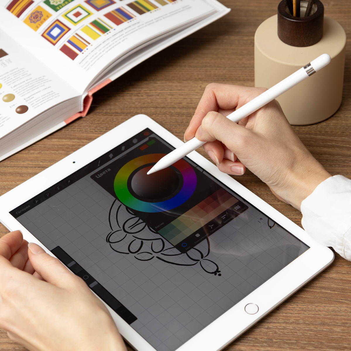 Рисую схему и подбираю цветовые сочетания для будущих серёжек в технике фриволите