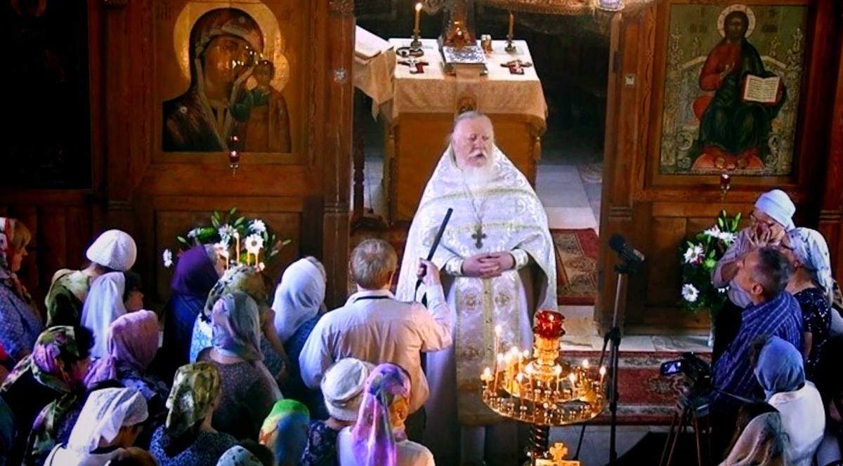 Протоиерей Димитрий Смирнов произносит проповедь.