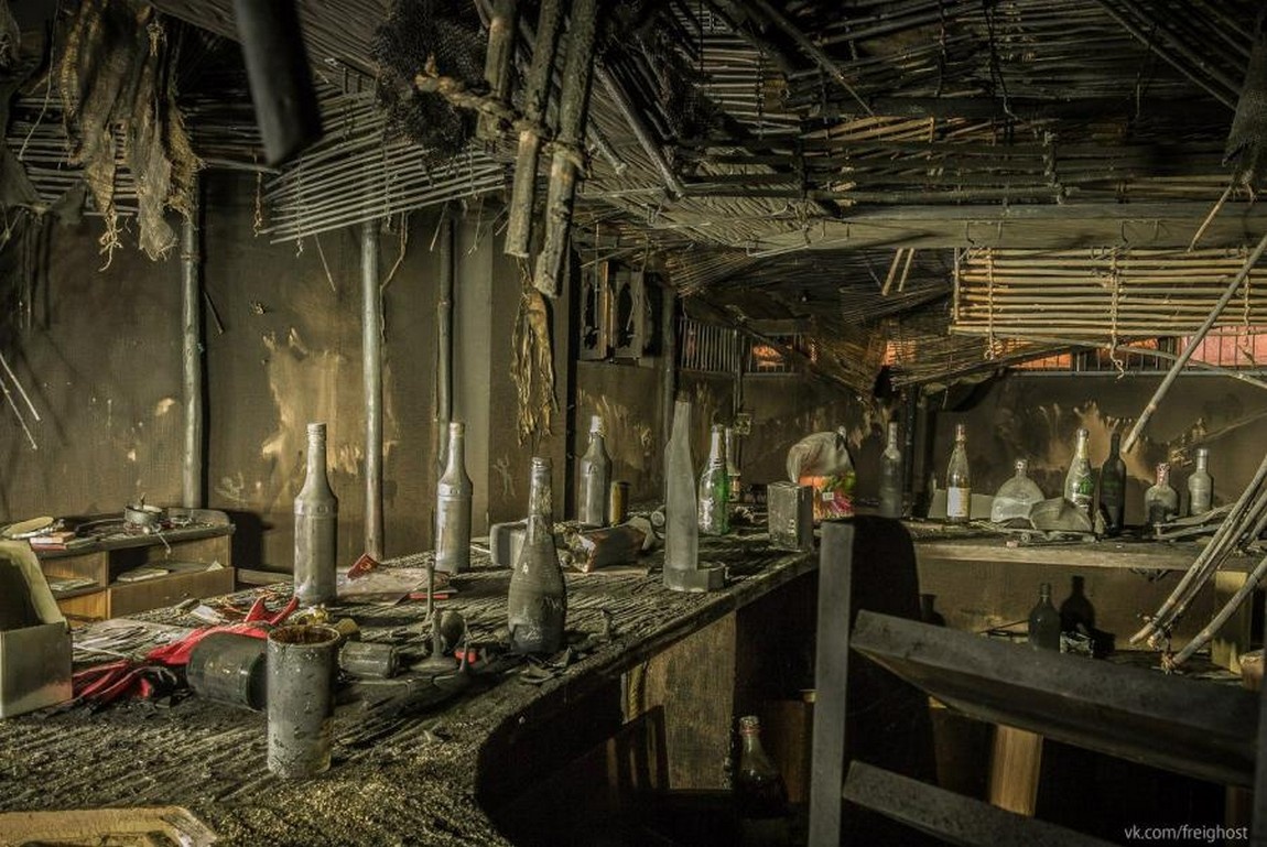 2009. Бар хромая лошадь. Кафе хромая лошадь пермь. Хромая лошадь пермь пожар. Куйбышева 9 пермь хромая лошадь.