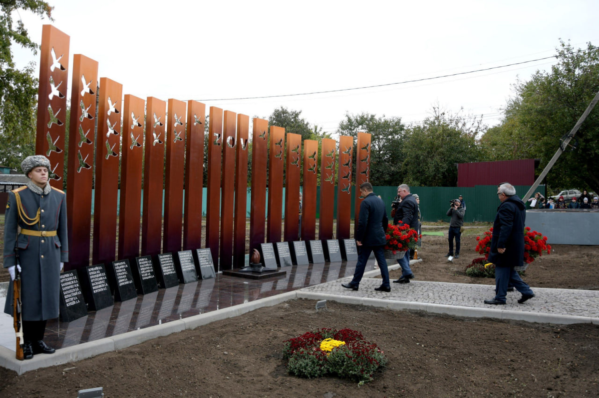 Мемориал в память о героях, погибших в зоне проведения СВО. / ФОТО Юлии Фроловой