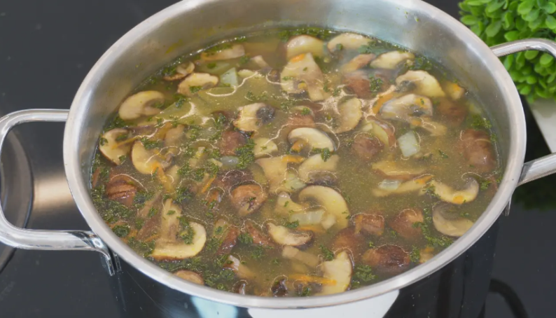 Как подготовить грибы перед добавлением в суп, да так, чтобы получился с настоящим... грибным ароматом.