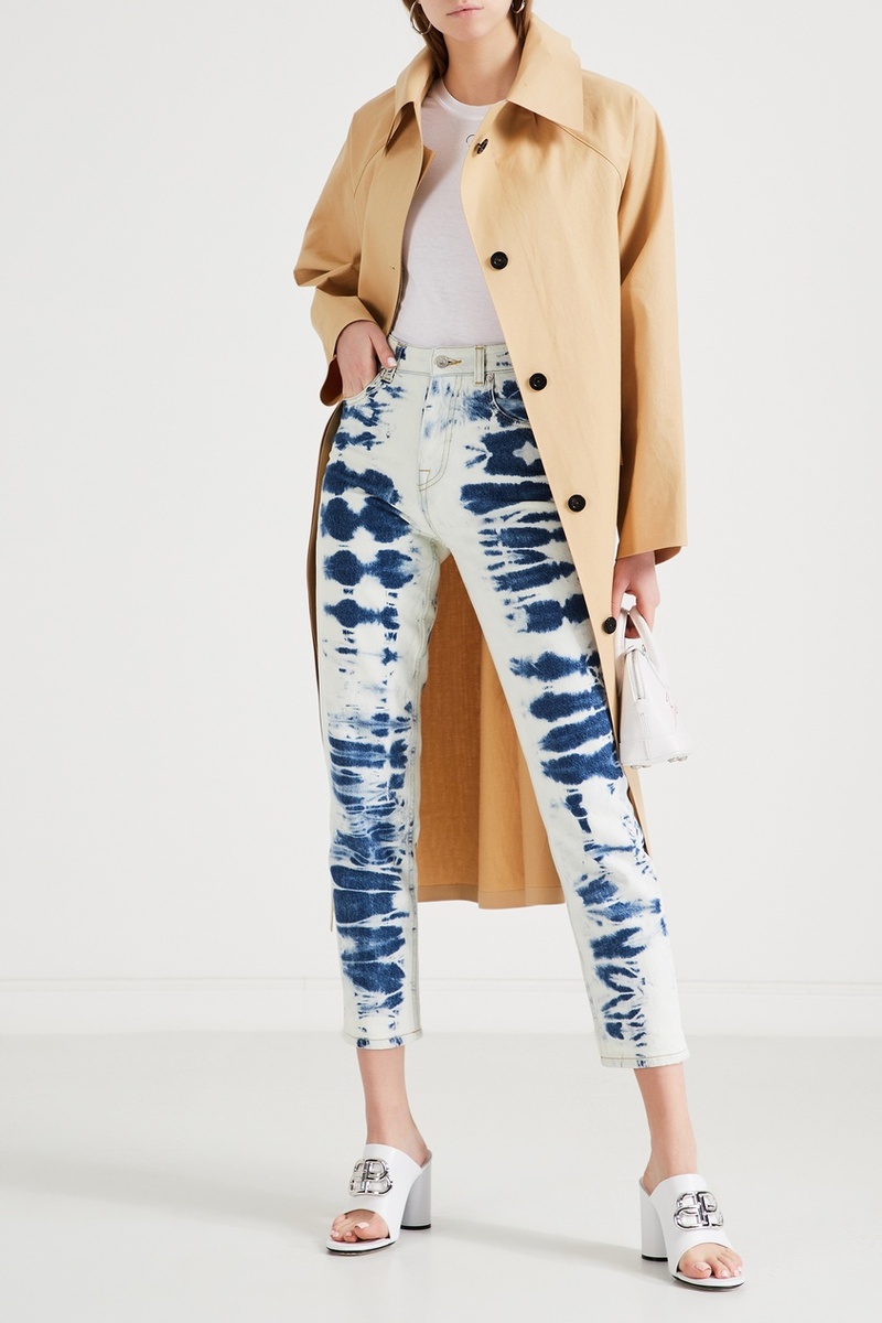 Сине-белые джинсы с принтом тай-дай от бренда msgm