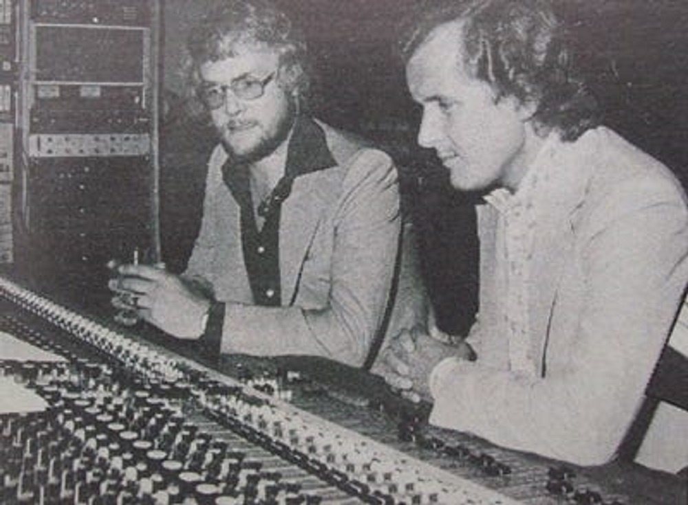 Wayne Bickerton и Tony Waddington за работой на студии. Начало 1970-х.