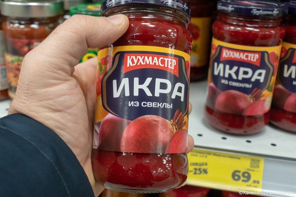 Еще в торговом зале начал рассматривать