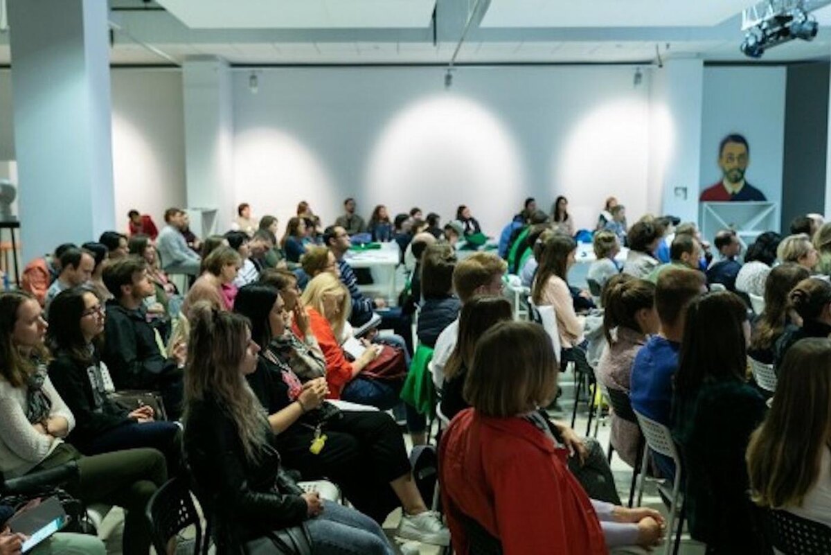 vdnh.ru
Лекторий в павильоне "Рабочий и колхозница".