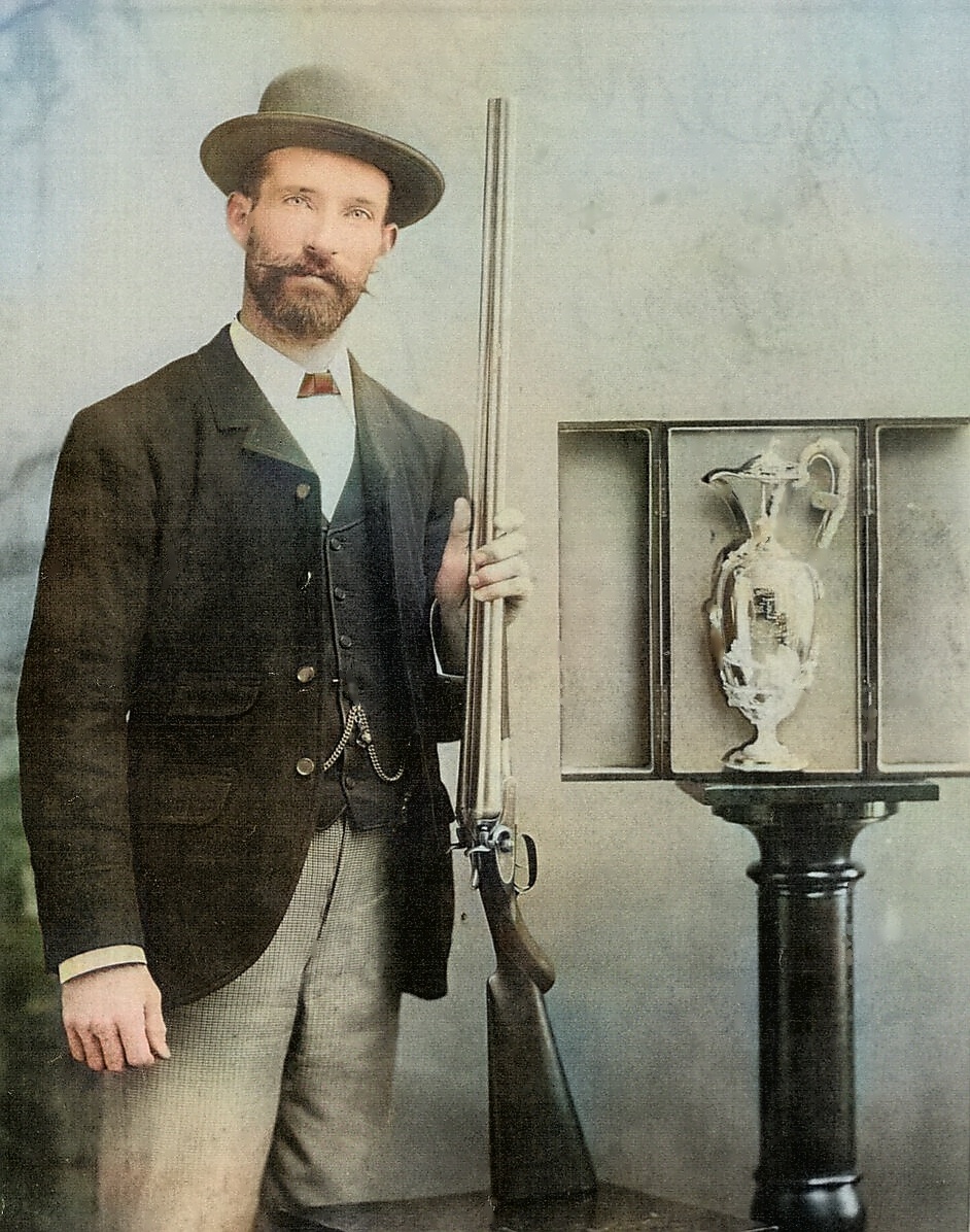 Дональд Макинтош, австралийский стрелок, чемпион мира в стрельбе по голубям