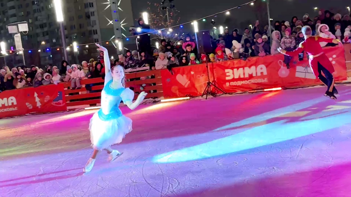 Юлия Липницкая и Дмитрий Михайлов на льду. Фото: стоп-кадр видео телеграм-канала "Ангелов Плющенко".