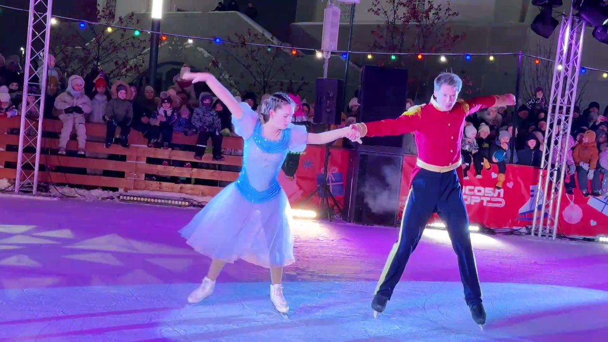 Юлия Липницкая и Дмитрий Михайлов на льду. Фото: стоп-кадр видео телеграм-канала "Ангелов Плющенко".