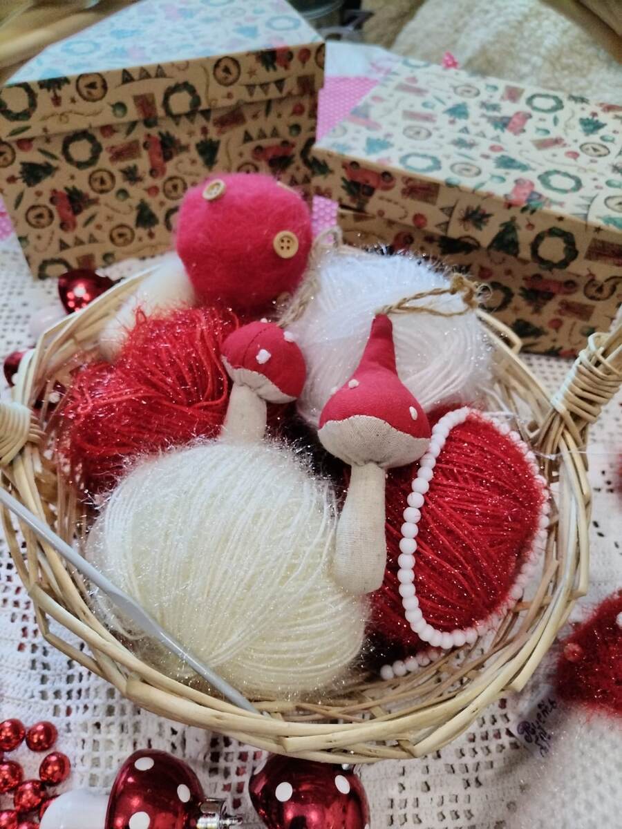 Волшебная корзиночка, для создания мухоморчика. 