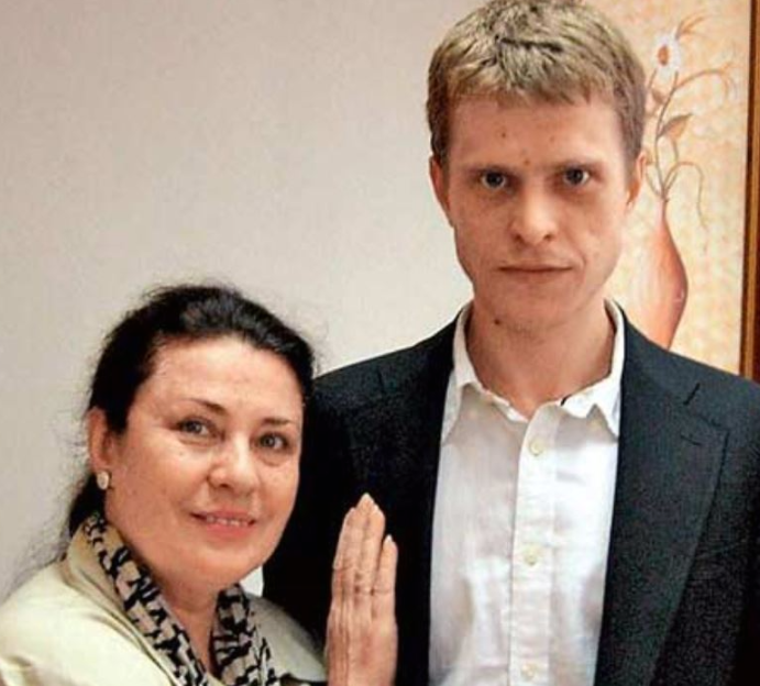 "ВЫПУСКНИКИ ЯРОСЛАВСКОЙ ШКОЛЫ" БАРАНОВ ВЛАДИМИР НИКОЛАЕВИЧ Родился 26 мая 1956 г