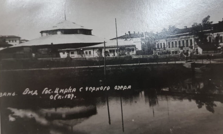 Деревянное здание Казанского цирка. Изображение с сайта Национального музея РТ https://gorkiy.tatmuseum.ru