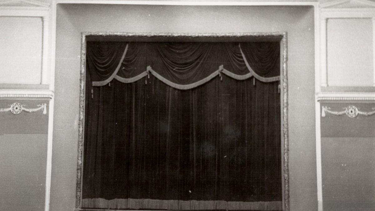 Занавес распахнётся, и всё начнётся. Фотография ухтинского фотографа, кинооператора и режиссёра документальных фильмов, краеведа Василия Петровича Надеждина