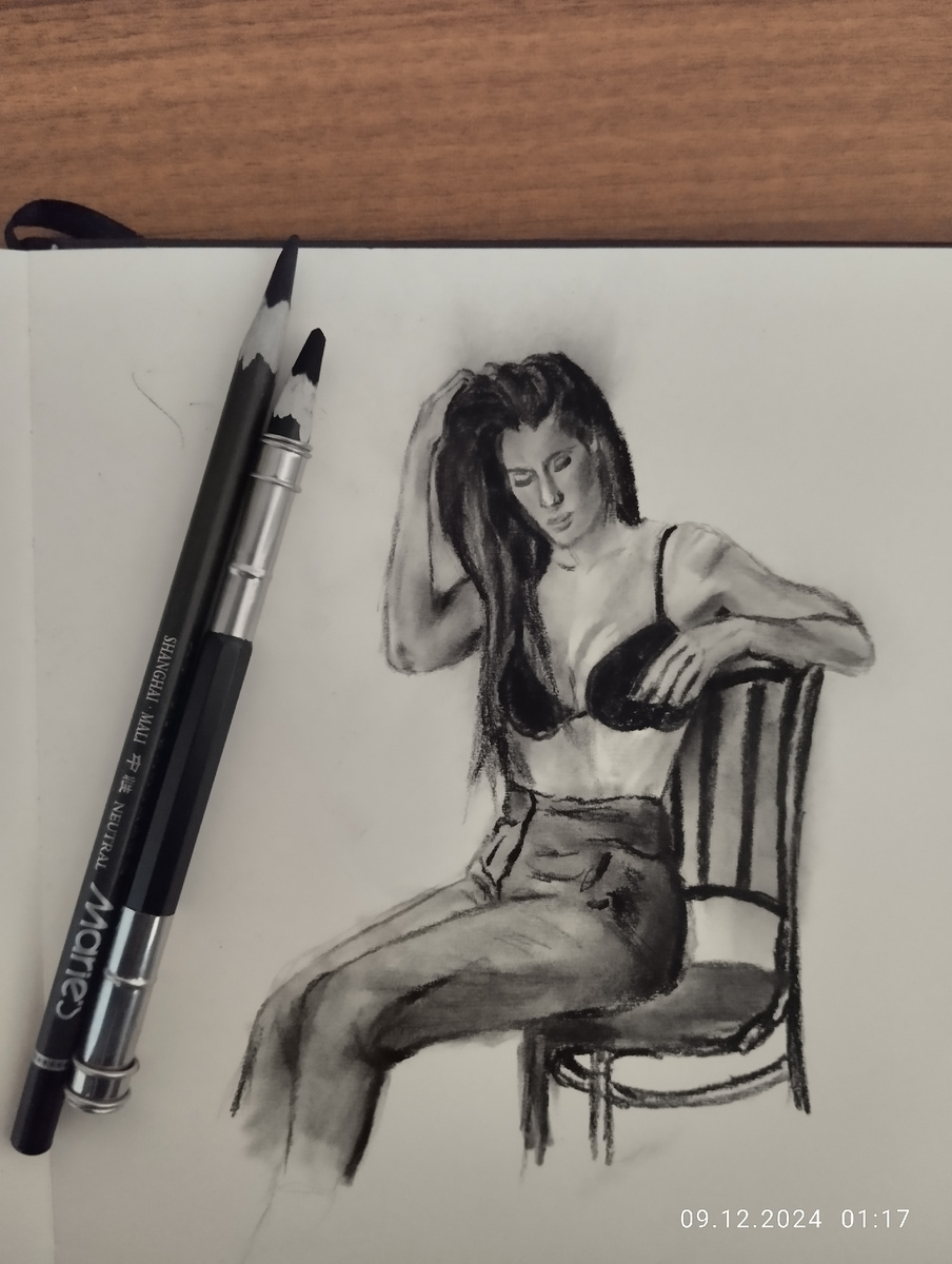 Скетч угольными карандашами. 