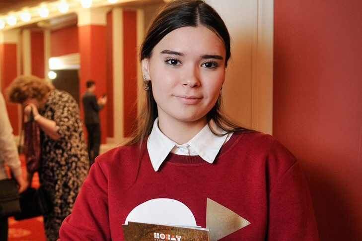    Капельдинер НОВАТа Алиса Зорина