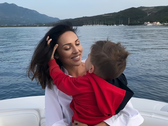 Алсу с сыном