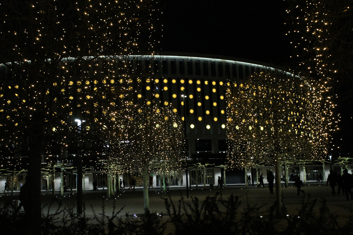 Как раз самое начало маршрута и вид на стадион с остановки.