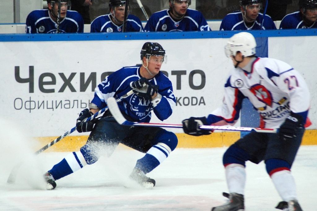 Денис Коротеев слева