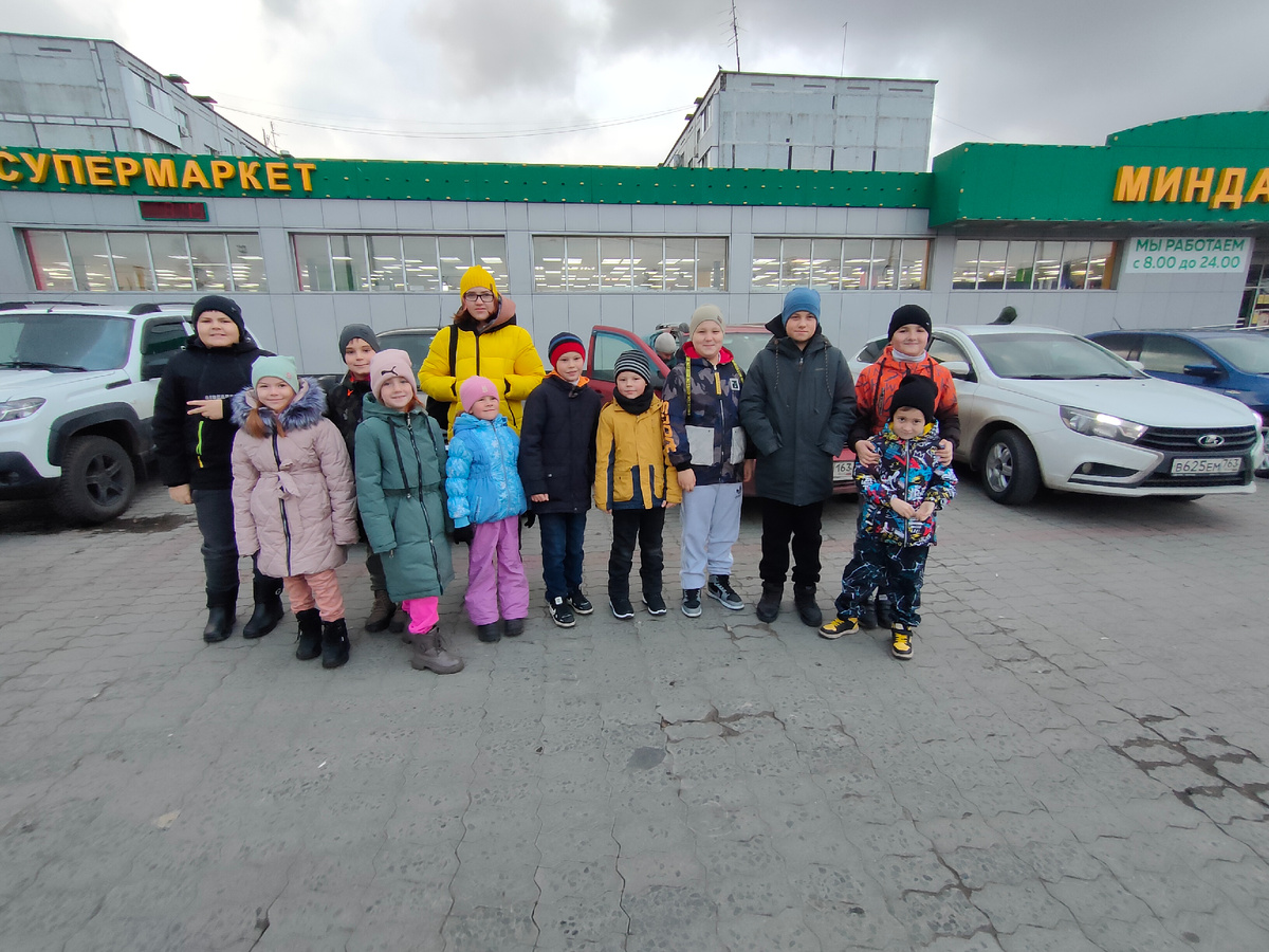 Наш Детский сад на выезде. На фото нет самых маленьких. 