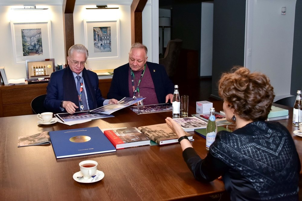  📷    Тоже связан с Оренбургом. 80-летие отмечает директор Эрмитажа Михаил Пиотровский Белов Михаил Александрович