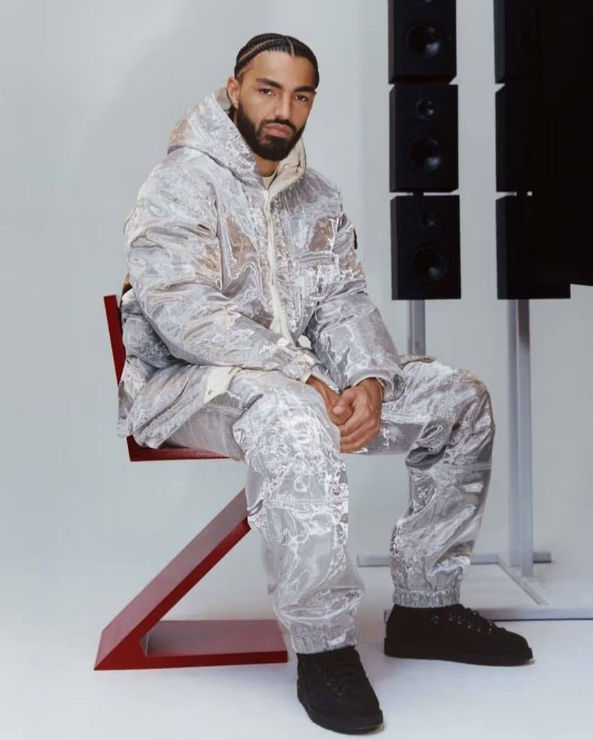 Stone Island представил инновационную куртку Metal Mesh с эффектом жидкого металла