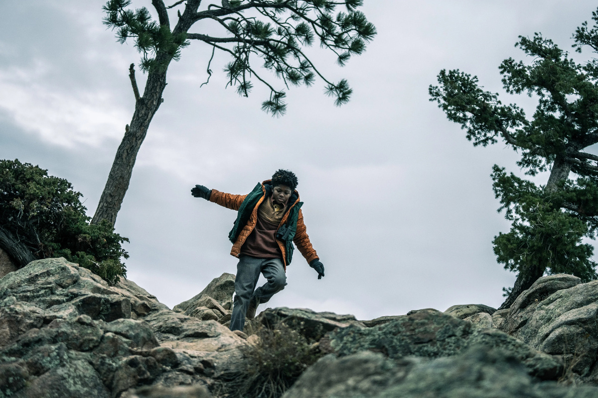 Кадр из фильма "Хищные земли."