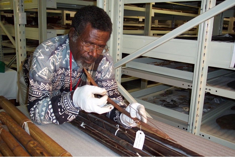 Джерри Таки – полевой исследователь культурного центра Вануату 