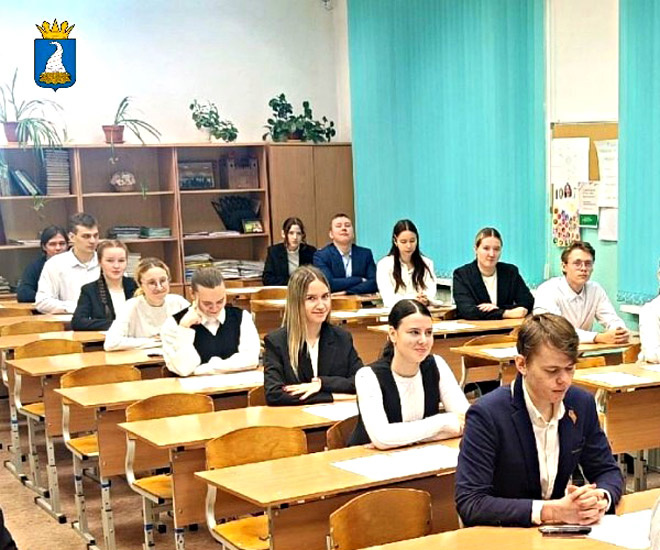 Выпускники в ожидании старта экзамена