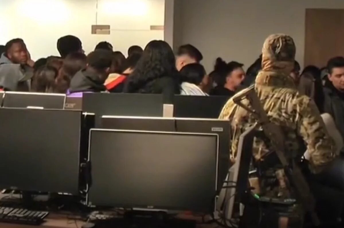    ФСБ показала кадры пресечения деятельности международной сети колл-центров